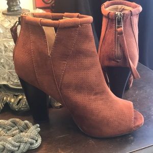 Qupid open toe bootie size 6